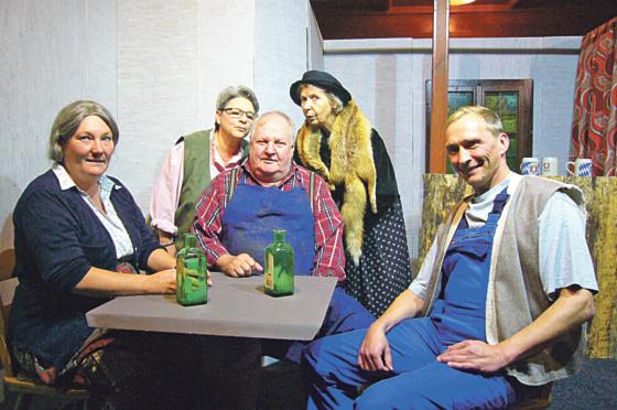 Die Lustigen Truderinger präsentieren das humorvolle Stück »Gspenstermacher«. 	Foto: VA