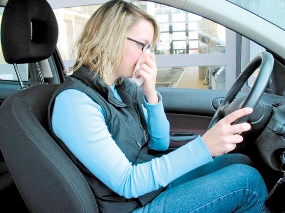 Vorsicht bei Erkältungskrankheiten: Wer unter Einfluss von Medikamenten Auto fährt, riskiert seine Fahrtüchtigkeit, warnt der ADAC.	Foto: ADAC