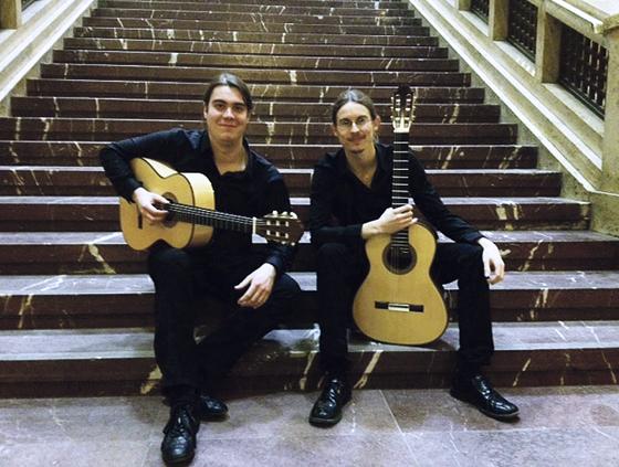 Die Gitarristen Moritz Kunkel und Andreas Michler zu Gast im Giesinger Bahnhof.	Foto: VA