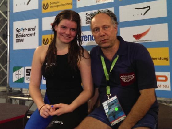 Regina Hackler und Uwe Werkhausen vom Schwimmverein Ottobrunn bei der Deutschen Meisterschaft in Wuppertal.	Foto: Dirk Opavsky