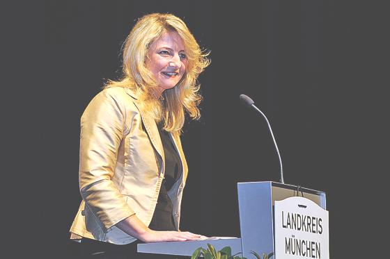 Auch Unterföhrings zweite Bürgermeisterin Betina Mäusel dankte den Hospizbegleitern.	F.: LRA München