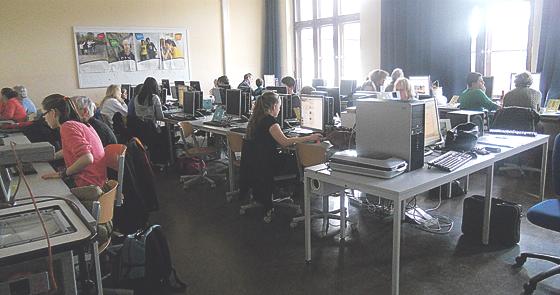Realschule in Schwabing bietet kostenlosen Computer-Anfänger-Kurs für Menschen über 60 Jahre an. 	Foto: VA