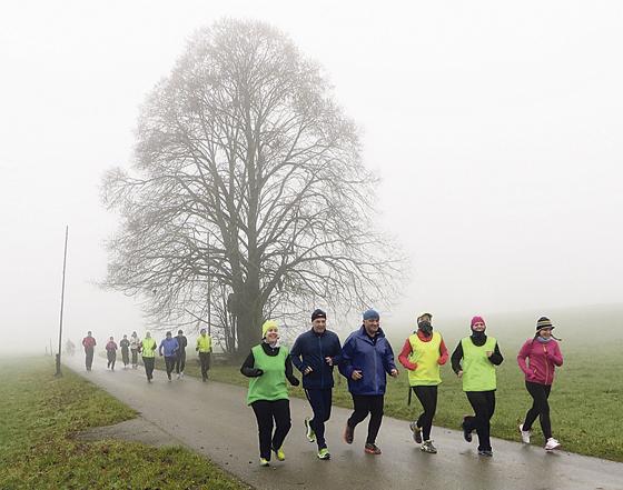 Beim Holzkirchner Adventslauf gingen rund 70 Läufer an den Start. 	Foto: VA