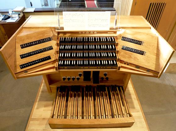 Der neue moderne Orgelspieltisch von St. Pius in Berg am Laim.	Foto: Franz Metz