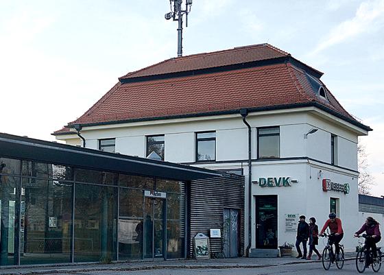 Der Kiosk am S-Bahnhof Neubiberg sollte endlich wieder geöffnet werden. Unmöglich ist es nicht. 	Foto: Angela Boschert