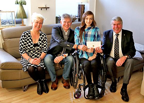 Seit einem Skiunfall ist die 18-jährige Amelie auf einen Rollstuhl angewiesen.	Foto: VA