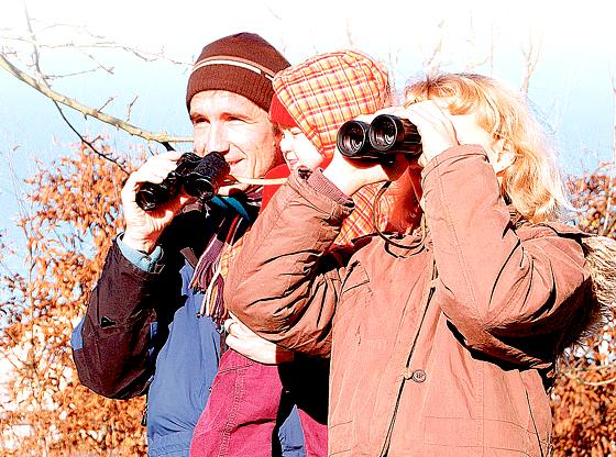 Ob Blaumeise, Feldsperling oder Rotkehlchen: Wintervögel zu ­beobachten bringt der ganzen Familie Spaß.	Foto: A. v. Lindeiner