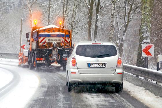 Im Winter sollte man besonders auf einen kontrollierten Fahrstil achten.	Foto: dpp-AutoReporter