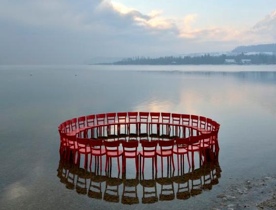 Roter Kreis von Anna Schmid, Michael Meier, Thunersee Gwatt, Schweiz, 2013