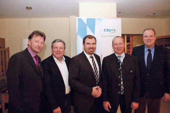 Von links nach rechts: Reinhard Mulzer, Ernst Weidenbusch, MdB Florian Hahn, Herbert Vanvolsem und Landrat Christoph Göbel.	Foto: CSU Feldkirchen