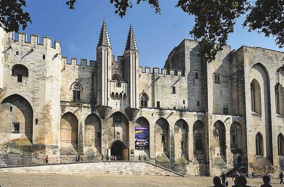 Der Papstpalast in Avignon war ein Höhepunkt der Reise. 	Foto: Hanno Lenze