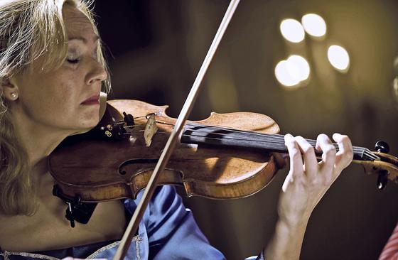 Angelika Lichtenstern interpretiert Vivaldis Werke mit voller Konzentration und erreicht dadurch eine besondere Ausdrucksstärke. Foto: Veranstalter
