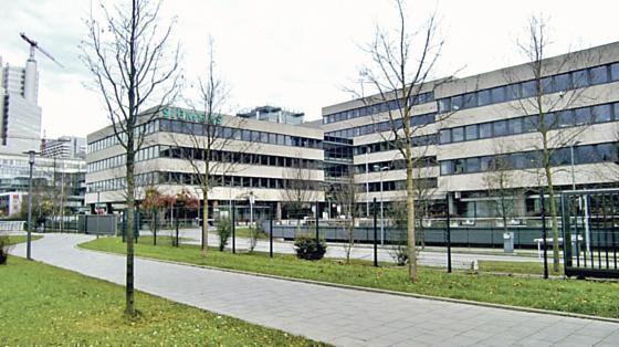Der leer stehende Siemens-Bürokomplex an der Richard-Strauss-Straße wird eventuell als Reserveunterkunft für Flüchtlinge verwendet.	Foto: hgb