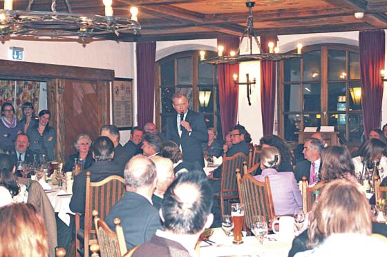 Bürgermeister Jan Neusiedl freute sich rund 120 Vorstände von Vereinen, sozialen Einrichtungen und Verbänden beim Vereinetreffen zu begrüßen.	Foto: hol
