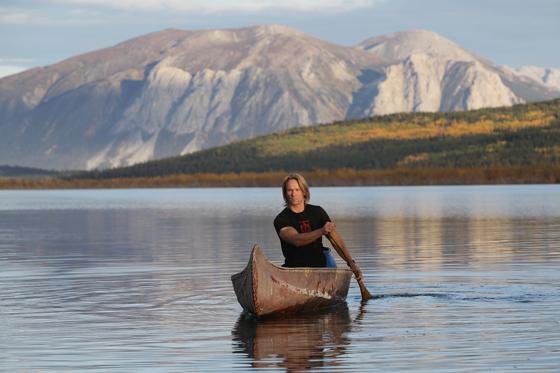 Der Abenteurer Dirk Rohrbach begab sich auf eine 3.000 Kilometer lange Kanu-Fahrt über den Yukon. Inmitten durch unberührte Natur. 	Foto: VA