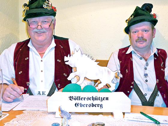 Schriftführer Alois Kapfhammer (li) und 1. Schussmeister Peter Binder  ziehen eine positive Bilanz des ersten Jahres. 	Foto: VA