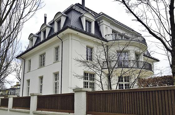 Die wiederhergestellte Thomas-Mann-Villa: Bogenhausens Politiker fordern jetzt ein Denkmal für den Literatur-Nobelpreisträger. Fotos:´hgb, NordOstKulturverein