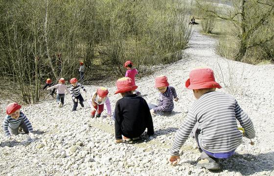 Toben, spielen und mehr: Die Kinderkram-Kinder bei einem ihrer Waldtage. Foto: privat