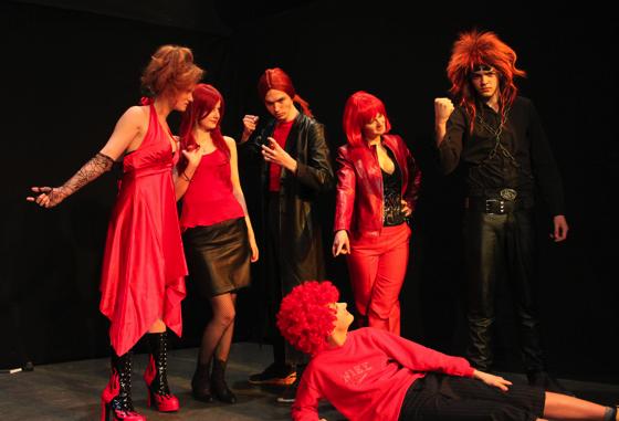 Am 24. April ist Premiere für die neue Produktion der Nachwuchsgruppe des Theatervereins. Das Stück »Paradise Devils« ist eine bitterböse Komödie des Hamburger Autors Sven j. Olsson.	Foto: VA