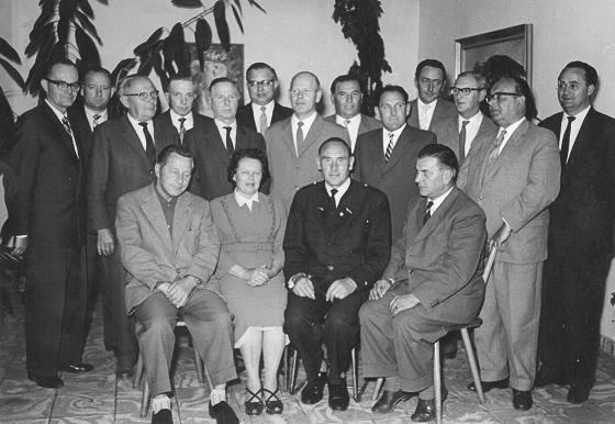Der erste reguläre Ottobrunner Gemeinderat ab 1956, der weitgehend mit dem Übergangsgemeinderat vom 1.7.55 bis 30.4.56 übereinstimmte. Foto: Archiv