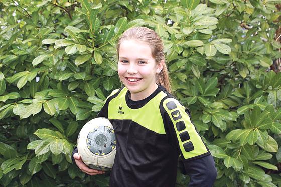 Die 10-jährige Carlotta Schwoerer spielt im Nachwuchs des TSV Grasbrunn.	Foto: privat