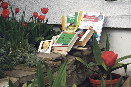 Kürzlich sind wieder einige Bücher in Neufahrn »ausgesetzt« worden.	Foto: SPD Neufahrn