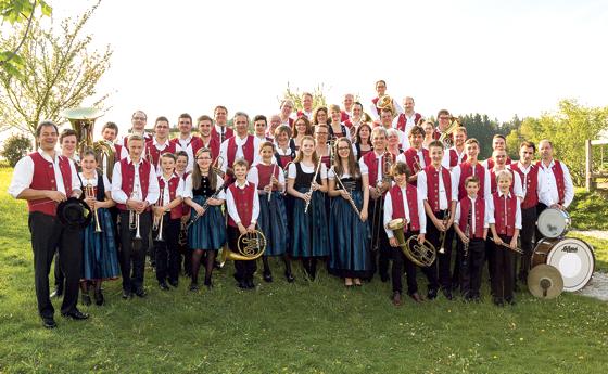 Die Eichhofner Dorfmusik wurde 1985 gegründet. Seitdem führten sie ihre  Auftritte nahezu um die ganze Welt.	 Foto: Eichhofner Dorfmusik