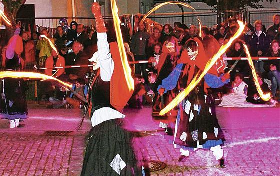 Die Hexen tanzen: Am Donnerstag, 30. April, herrscht wieder Ausnahme-Zustand auf dem Kirchseeoner Marktplatz. 	Foto: Peter Kuhn