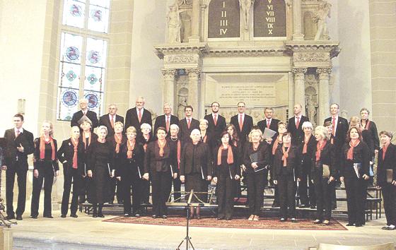 Der Klassik Chor München unter der Leitung von Christian Meister wird in seiner Stimmkraft von Johanna Soller an der Orgel begleitet.	Foto: KCM