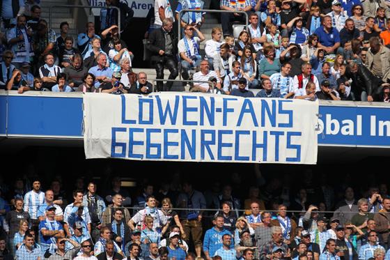 Fester Teil der Fanszene des TSV 1860: die Löwenfans gegen Rechts. Foto: A. Wild