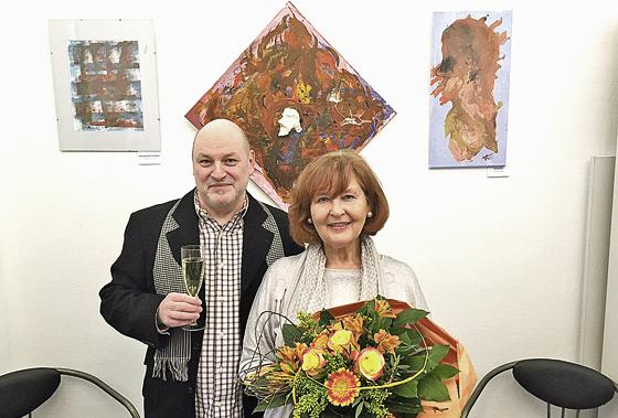 Bezirksrätin Hiltrud Broschei mit dem Künstler Peter Berndl bei der Vernissage.	Foto: privat