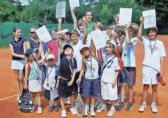 Wer hat Lust auf Tennis? Pfingstferienprogramm der »cv Tennisschule«. Foto: VA