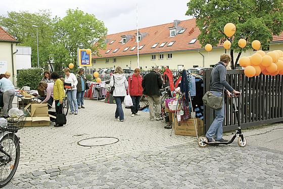 Auch der dritte Truderinger Hofflohmarkt war ein Erfolg für Besucher und Verkäufer.	Foto: VA