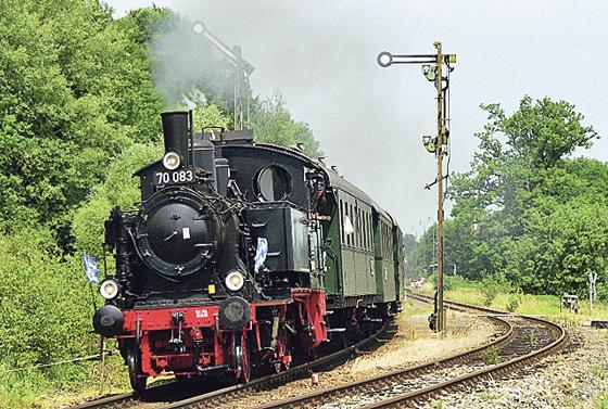 Die historische Dampflokomotive fährt wieder am Pfingstwochenende. Foto: VA