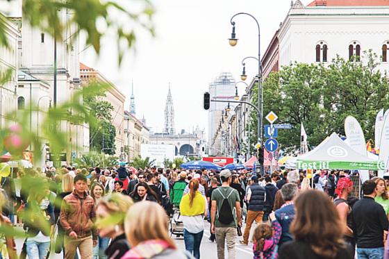 Allein am Samstag säumten rund 160.000 Besucher die Streetlife-Straßen zwischen Georgenstraße und Odeonsplatz.	Foto: Gleb Polovnykov