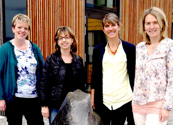 Das Team der Schwangerenberatungsstelle vor dem Landratsamt Ebersberg: Petra Ruch, Ingrid Middendorf, Gabriele Pintz und Anja Röhrig (von links). 	Foto: LRA