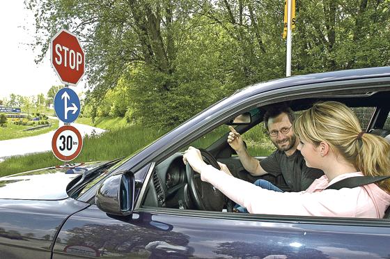 Erst für den Führerschein üben und dann beim Junge-Fahrer-Training den Fahrspaß steigern.	Foto: ADAC