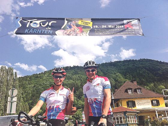Zwei Fahrer des Teams Sauhaufen bei der Tour de Kärnten im Mai: alles andere als ein gemütlicher Radl-Ausflug. Hat aber anscheinend trotzdem Spaß gemacht.	Foto: Team