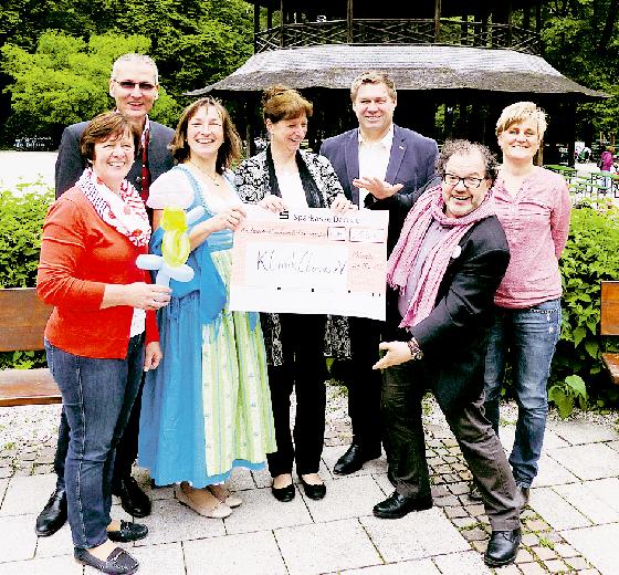 Von links: Christa Weber, André Hollenbenders, Gabriele Waldleitner, Christine Singer, Anton Kreitmair, Peter Spiel und Silvia Schlögel.	Foto: Bayerischer Bauernverband