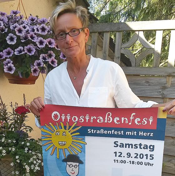 Der Drehorgelspieler »Orgel-Otto«, präsentiert von Susanne Vordermaier, schmückt das diesjährige Plakat des Ottostraßenfestes.             Foto: privat