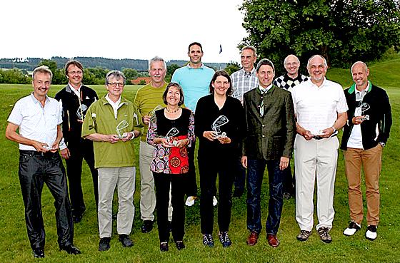 Das Golfturnier stand unter der Schirmherrschaft von Bürgermeister Christoph Böck (vordere Reihe, 3. v. rechts).	Foto: VA