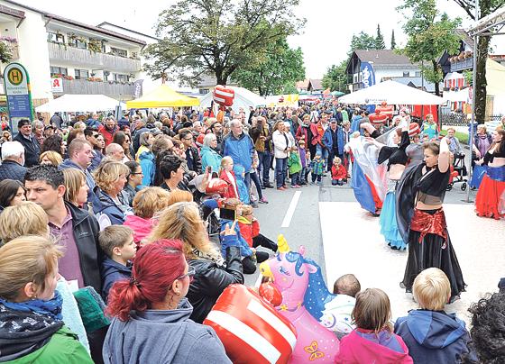 Beim Straßenfest in Höhenkirchen-Siegertsbrunn tummelten sich rund 2000 Gäste. 	Foto:  Hauzenberger
