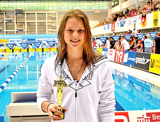 Helen Scholtissek ist Deutsche Juniorenmeisterin 2015 über 50 und 100 Meter Freistil.	Foto: privat