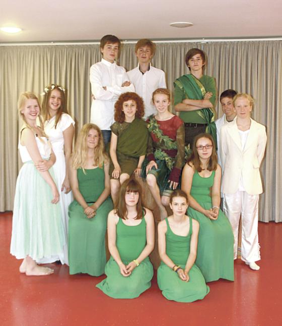 Die Fools-Jugendtheater-Gruppe aus Holzkirchen zeigt »Einen Sommernachtstraum«.	Foto: VA
