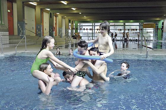 Badespaß für Groß und Klein bietet das Hallenbad in Riemerling. 	Foto: TSV Hohenbrunn