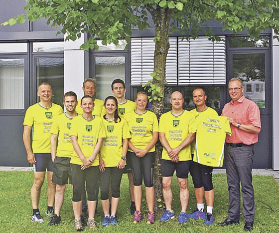 Seit Wochen trainieren die Mitarbeiter der Gemeinde und Bürgermeister Franz Heilmeier für den Lauf.	Foto: Gemeinde
