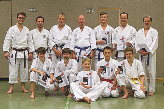 Die Karate-Abteilung des TSV Grünwald gratuliert allen erfolgreichen Teilnehmern der letzten Gürtelprüfung zur bestandenen Qualifikation. Foto: VA