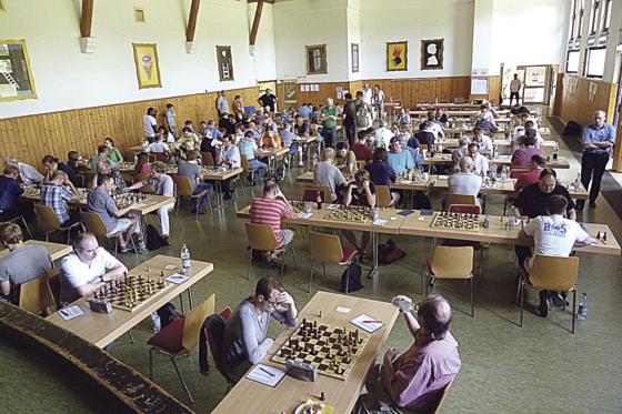 Insgesamt 108 Teilnehmer fanden sich zum Turnier in Kirchseeon ein.	Foto: Schachclub Kirchseeon