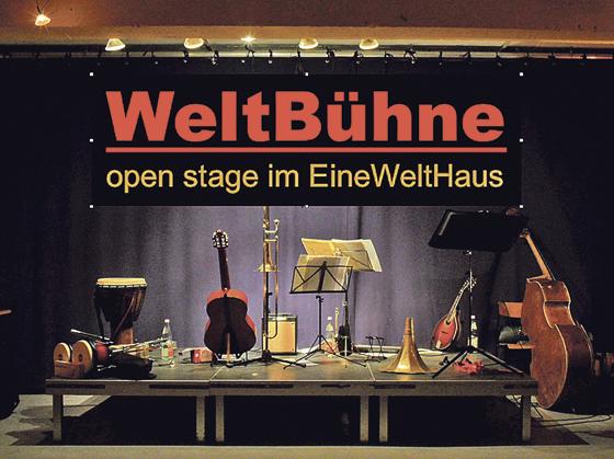 Eine offene Bühne mit Zeit für drei Songs im EineWeltHaus in München. 	Foto: VA
