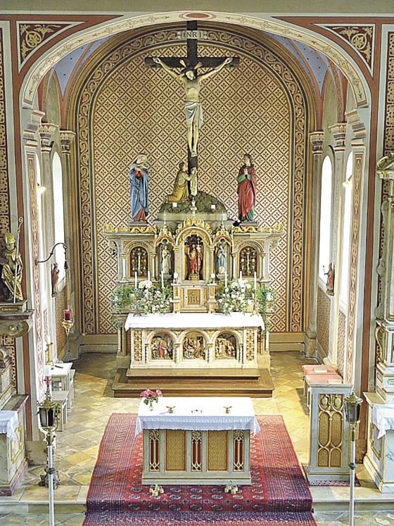 Durch den Verkauf der Kirchenführer soll es auch eine Farbauffrischung der Wandmalereien in der Kirche Hl. Kreuz in Gronsdorf geben.	Foto: privat